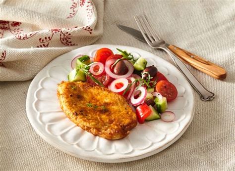 Morčací steak s farebným stredomorským šalátom
