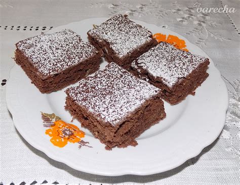 Upečený kakaový koláč s kokosom