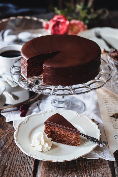 Hotová Sacherova torta