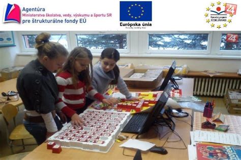Žiaci pracujú s robotickou stavebnicou RoboLab