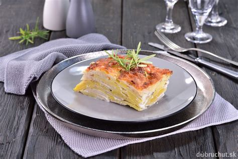Gratinované zemiaky s cestovinami a syrom