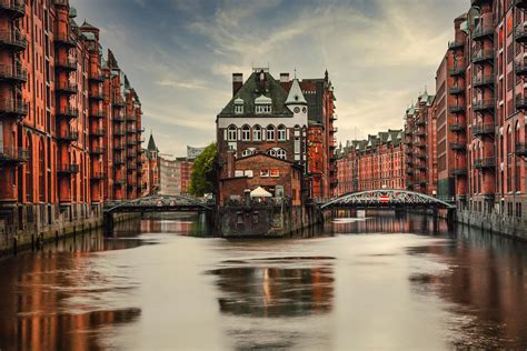 Speicherstadt a kanály v Hamburgu