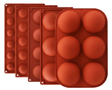 Rôzne tvary a veľkosti rozkladacích foriem na pečenie