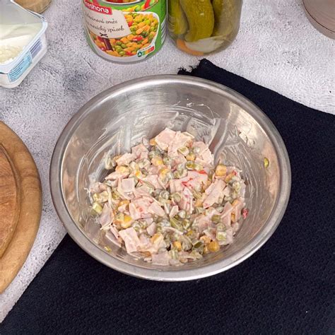 Rôzne variácie ingrediencií pre šunkový šalát
