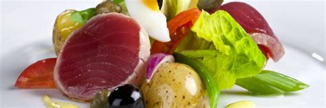 Šalát Nicoise s grilovaným tuniakom