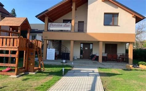 Penzión s vonkajším posedením a altánkom
