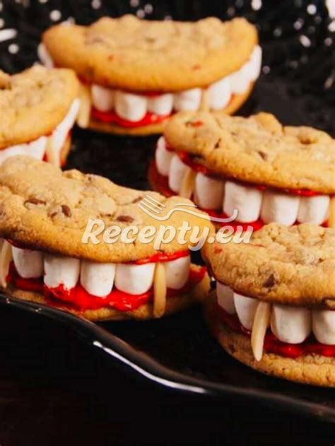 Strašidelné Marshmallow Cookies s halloweenskou výzdobou