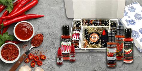 Rôzne jedlá dochutené chilli olejom