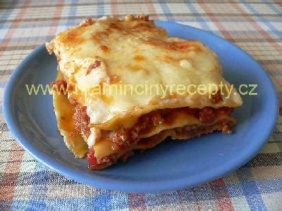 Zapečené sójové lasagne s vrstvami bešamelu a zeleniny