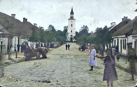 Fotografia starej povaly s uskladnenými potravinami