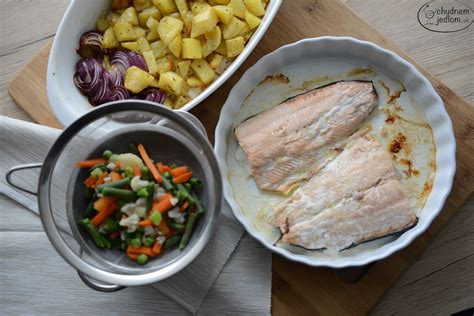 Tanier s rybou, zemiakmi a zeleninou po tréningu