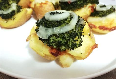 Plnené zemiaky s brokolicou a tofu krémom
