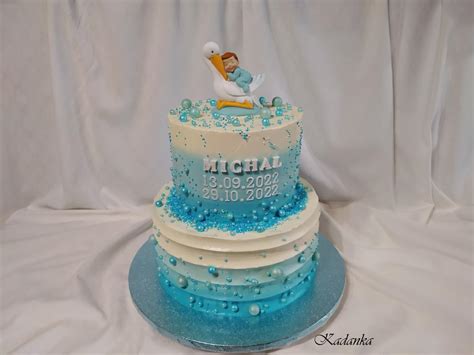Torta s ombre efektom a ružovými lupeňmi