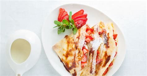 Mix rôznych prísad pre tuniakové palacinky