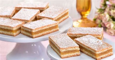 Čerstvé jablkové rezy so škoricou a cukrom