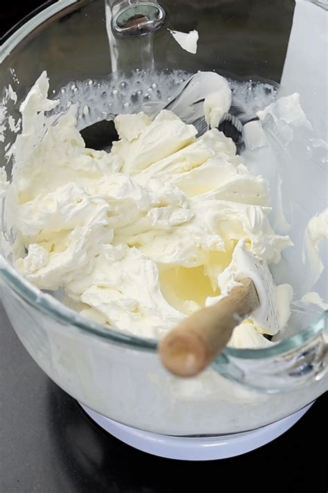 Porovnanie textúry mascarpone a tvarohu