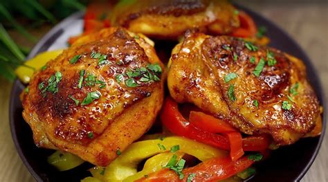 Kuracie stehná s barbecue marinádou a pečenou zeleninou