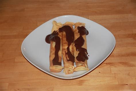 Hotové čokoládové palacinky s polevou