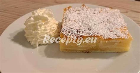 Koláč na chladiacej mriežke