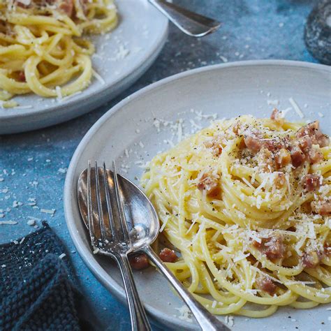 Hotové špagety Carbonara na tanieri