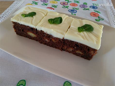 Hrnčekový koláč s kyslou smotanou a čerešňami