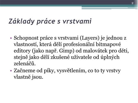 Rozrezaný hamburger s vrstvami surovín