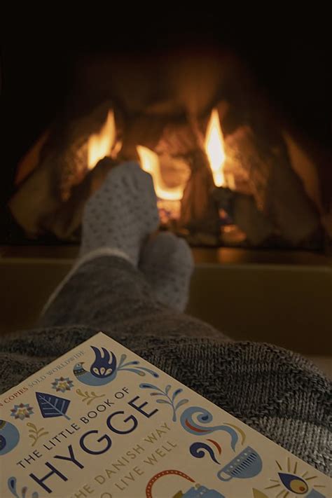 Hygge moment so sviečkami a čajom