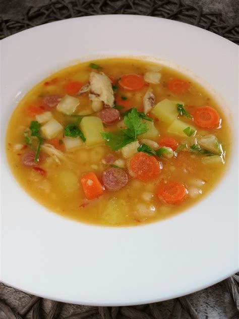 Eintopfsuppe s klobásou a zeleninou