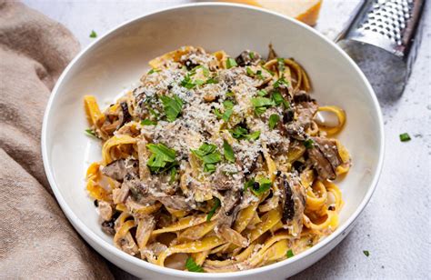 Krémové parmezánové tagliatelle na tanieri