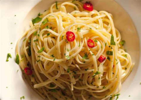Aglio Olio e Peperoncino s čerstvou petržlenovou vňaťou