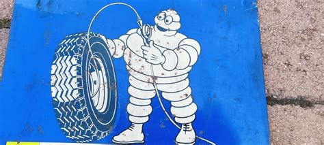 Stará reklama na pneumatiky Michelin