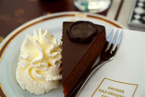 Historická ilustrácia Franza Sachera pri tvorbe Sacher-Torte