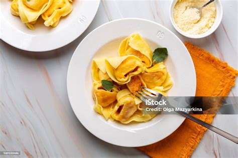 Ilustrácia tortelloni a ravioli
