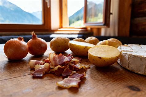 Porovnanie ingrediencií Tartiflette a slovenských francúzskych zemiakov