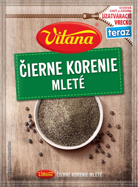 Mleté čierne korenie v lyžici