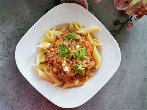 Hotová tuniaková omáčka na cestoviny s parmezánom