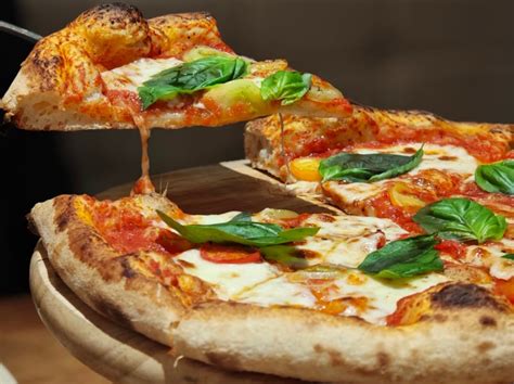 Rozvozca pizze s termoboxom