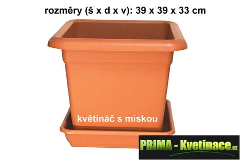 Detail dreveného kvetináča s ošetreným povrchom