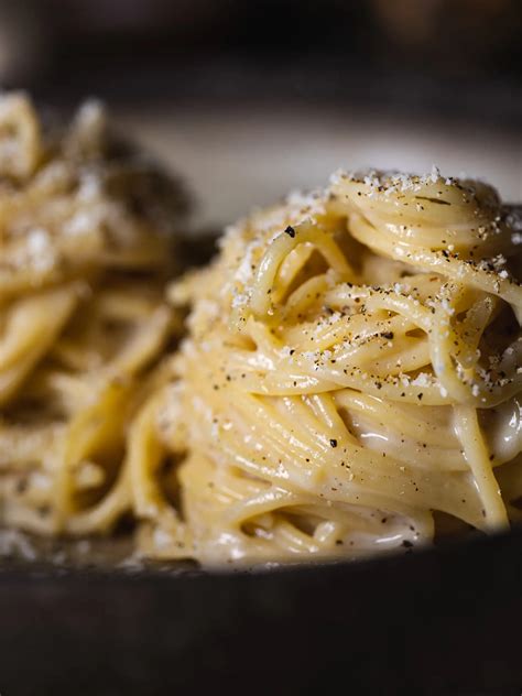 Špagety Cacio e Pepe s čiernym korením a syrom