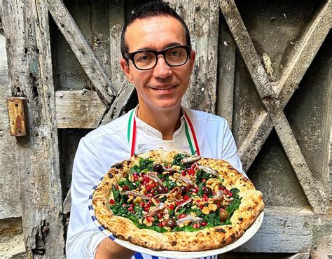 Fotografia: Gino Sorbillo pri príprave pizze
