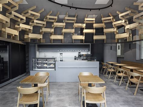 Minimalistický interiér Bistro Polievočka s dôrazom na takeaway