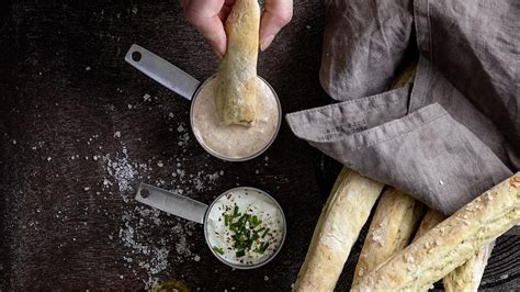 Špaldové pizza paličky s cesnakovým dipom