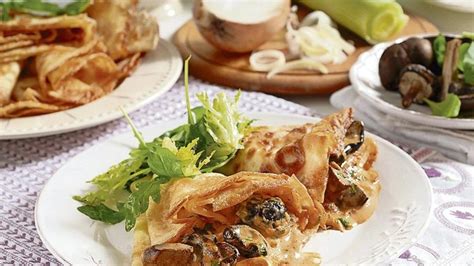 Servírované palacinky s hubovým paprikášom
