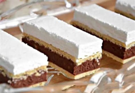 Schéma vrstvenia kakaového koláča s bielkovou plnkou