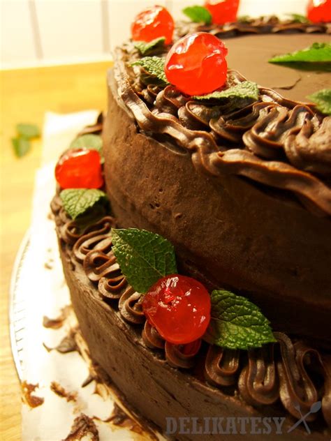 poschodová čokoládová torta