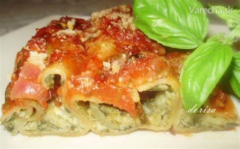 Fotografia zapečených cannelloni s mäsovou náplňou a syrom
