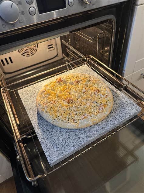 Miska s nakrájanými prísadami na pizzu
