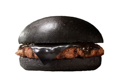 Čierny hamburger Kuro Pearl z japonského Burger Kingu
