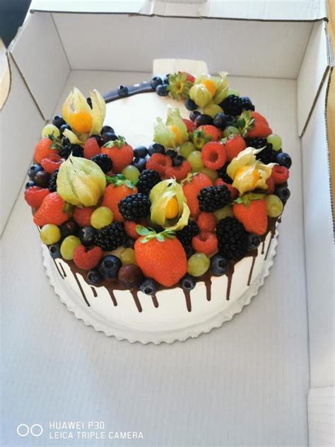 detská narodeninová torta s ovocím