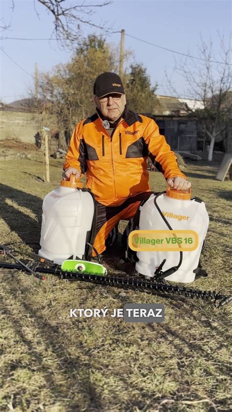 Záhradník s postrekovačom